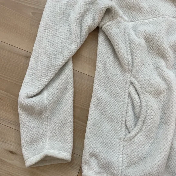 Patagonia Re-Tool Snap Fleece Cream / Off White Womens Medium - Picture 3 of 5